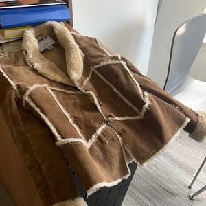 Beautiful coat. Mid size. Worn 2-3 times. No damages , no stains